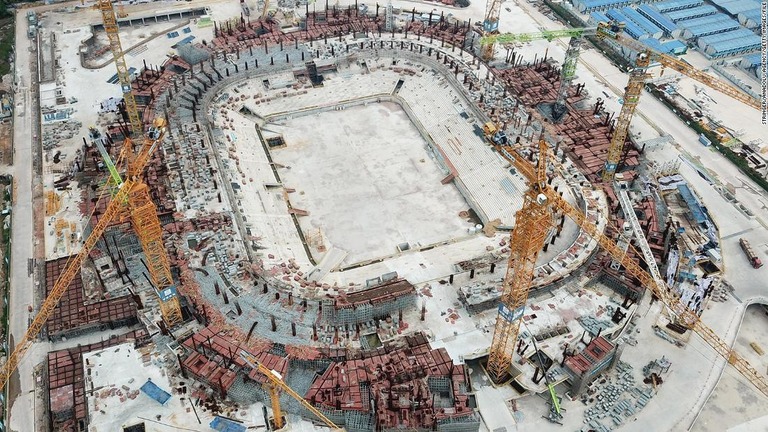 建設途中の広州恒大のスタジアム＝２０２２年３月/Stringer/Anadolu Agency/Getty Images/FILE