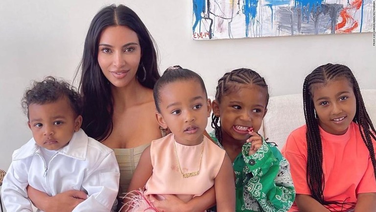 キム・カーダシアンさんが４児の母としての心境を語った/From Kim Kardashian/Instagram