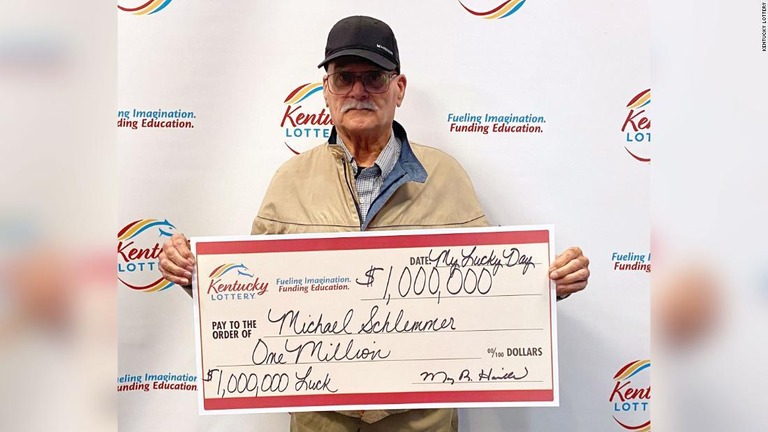 スクラッチ式の宝くじで１００万ドルに当選したマイケル・シュレンマーさん/Kentucky Lottery