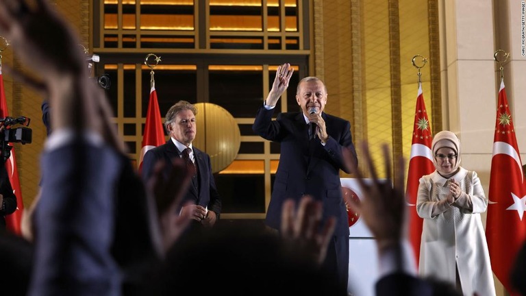 決選投票に勝利した後、演説を行うエルドアン大統領/Chris McGrath/Getty Images