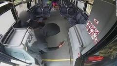運転手と乗客が路線バス車内で撃ち合い、２人とも負傷　米ノースカロライナ州