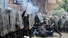 コソボで衝突、ＮＡＴＯ軍兵士３４人負傷　セルビアはデモ参加者が負傷と発表