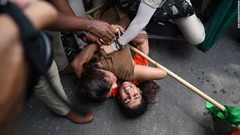 レスリング連盟会長によるセクハラ被害訴え、抗議デモの女子選手を拘束　印