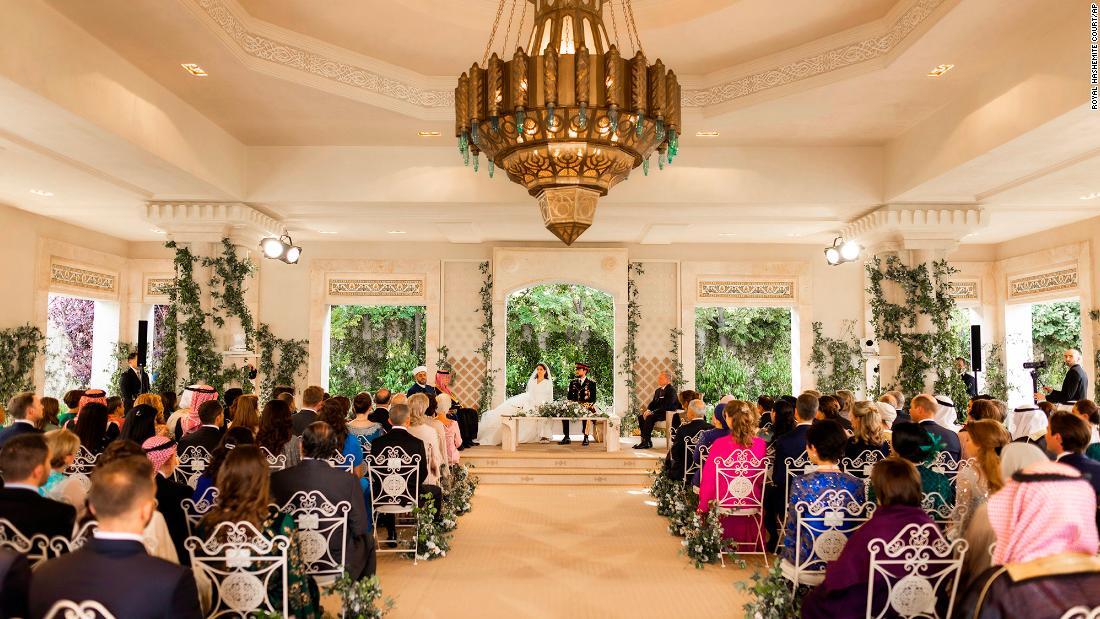 結婚式には世界各国から約１４０人が出席した＝１日、ヨルダン・アンマン/Royal Hashemite Court/AP