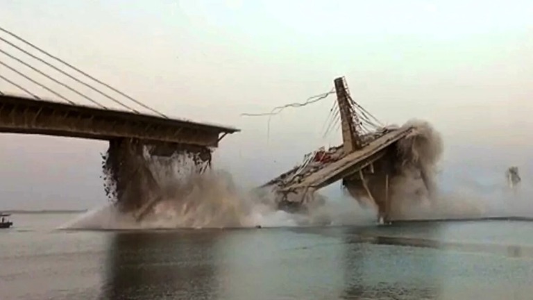 建設中の橋が崩落、昨年に続き２度目　インド東部