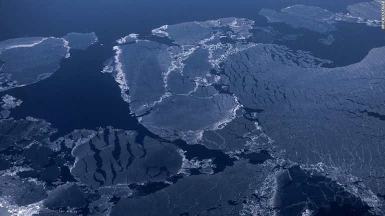 ノルウェー領スバールバル諸島の海氷＝４月５日/Lisi Niesner/Reuters