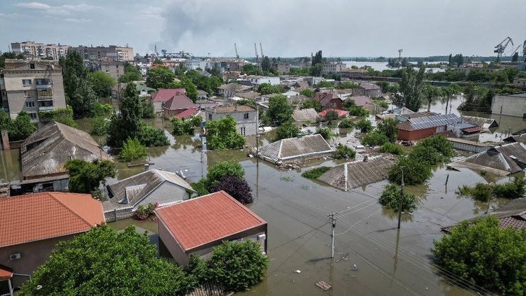 ダム決壊後、浸水した家屋＝7日、ウクライナ・ヘルソン州/Vladyslav Smilianets/Reuters