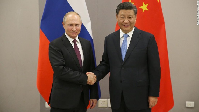 中国の習近平（シーチンピン）国家主席（右）とロシアのプーチン大統領＝２０１９年１１月、ブラジル・ブラジリア/Mikhail Svetlov/Getty Images/FILE