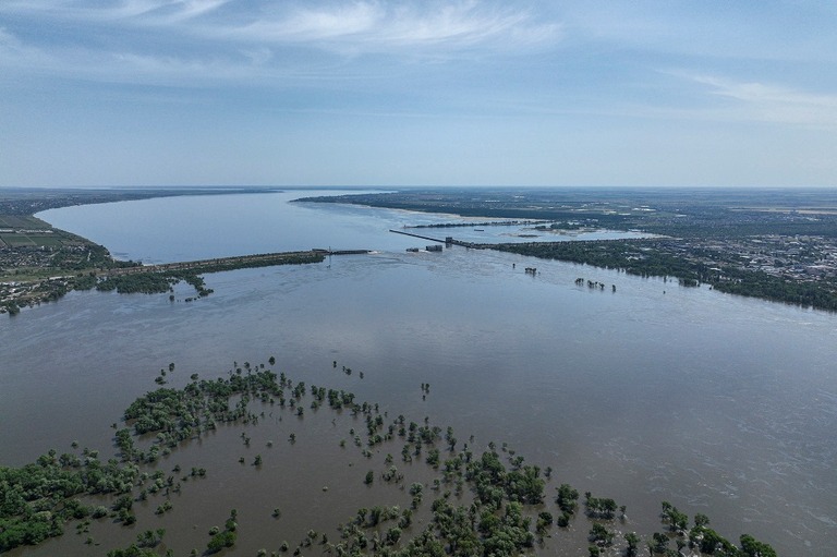 ウクライナ南部洪水、ロシア占領地域の町で５人死亡