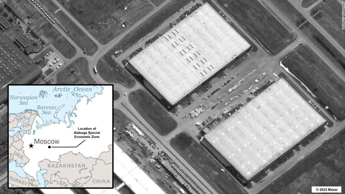 ドローン製造工場とされる施設の建設予定地をとらえた衛星画像/Maxar/US Government
