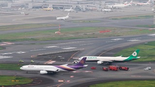 羽田空港の誘導路付近で、台湾エバー航空とタイ航空の旅客機が接触したとみられる