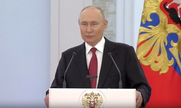 演説するロシアのプーチン大統領/Reuters