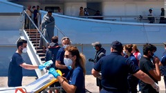ギリシャ沖で移民船沈没、５９人死亡