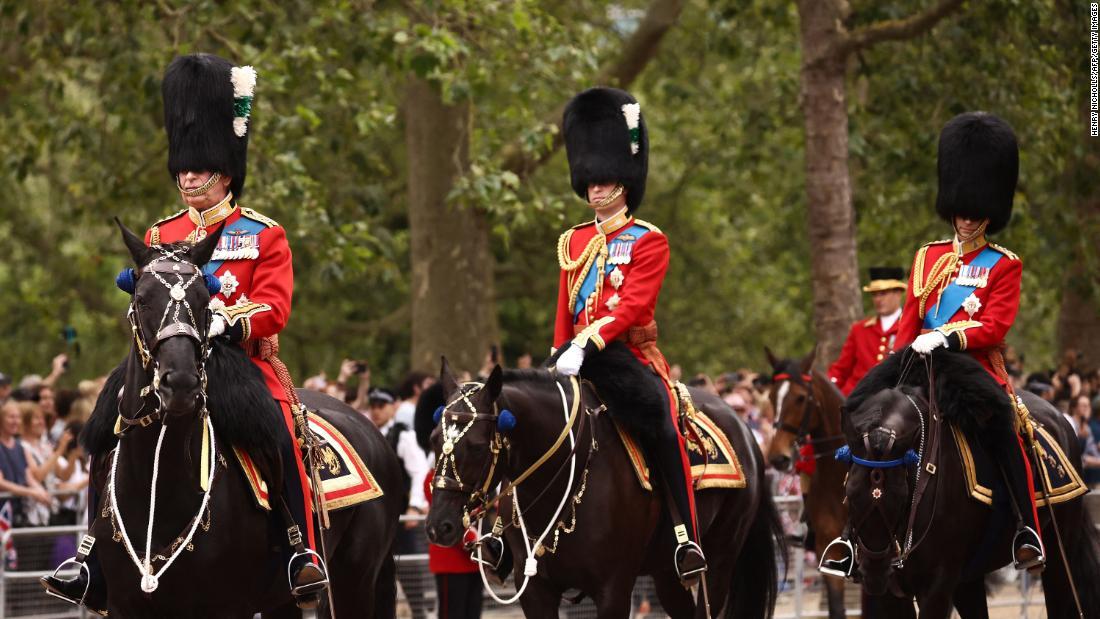 英王室は伝統的に君主の誕生日を毎年６月に祝ってきた/Henry Nicholls/AFP/Getty Images