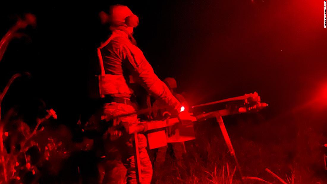 同部隊は、ウクライナ軍の高い暗視能力を活用してロシア軍への夜間攻撃を仕掛ける/Frederik Pleitgen/CNN
