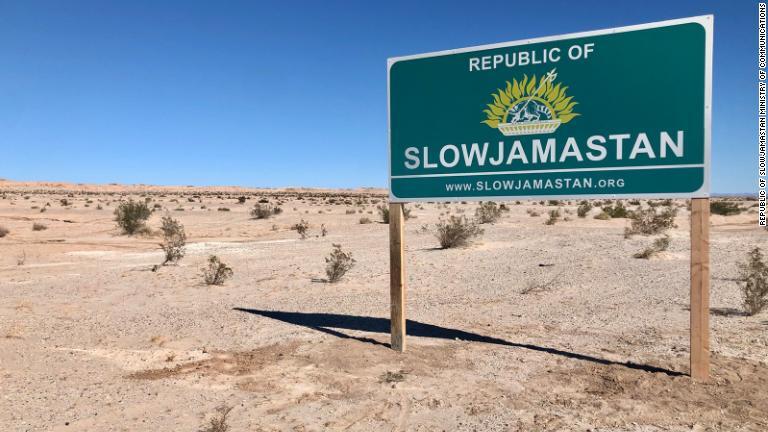 米カリフォルニア州の人けのない砂漠に「スロージャマスタン共和国」は存在する/Republic of Slowjamastan Ministry of Communications