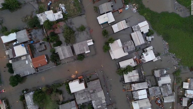 ブラジル南部が大型のサイクロンに直撃され、被害が出ている/Diego Vara/Reuters