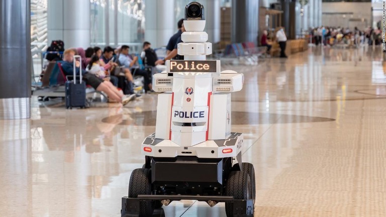 シンガポール全土でのロボット導入を目指している/Ryan Quek/Singapore Police Force