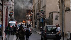 パリ中心部でガス爆発、３７人負傷