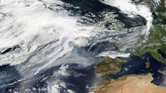 カナダ最悪の森林火災、欧州にも煙が到達　北米で大気汚染続く