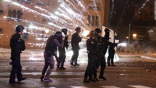 若者と警察の間で衝突が起きた＝フランス・パリ郊外のナンテール