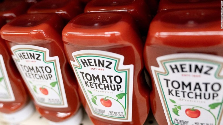 食品大手クラフト・ハインツが、ケチャップの保存方法をめぐり、論議を巻き起こしている/Stefani Reynolds/AFP/Getty Images
