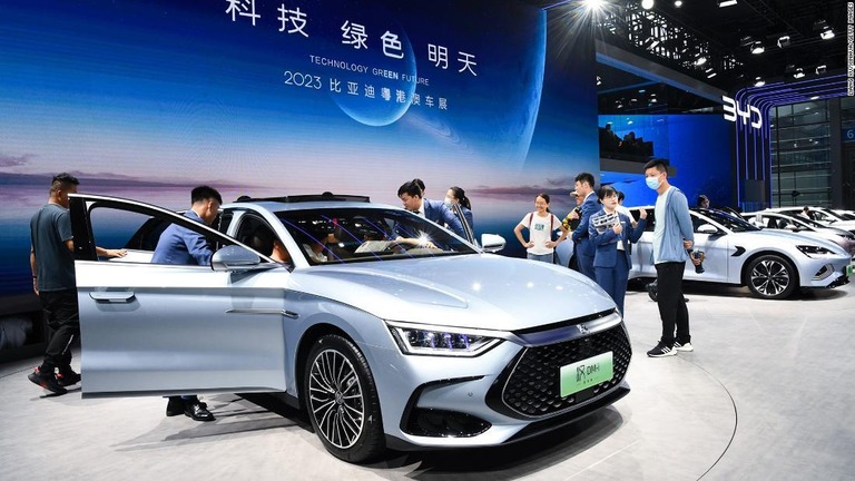 中国国内でトップブランドの地位を確立した比亜迪（ＢＹＤ）の電気自動車/Liang Xu/Xinhua/Getty Images