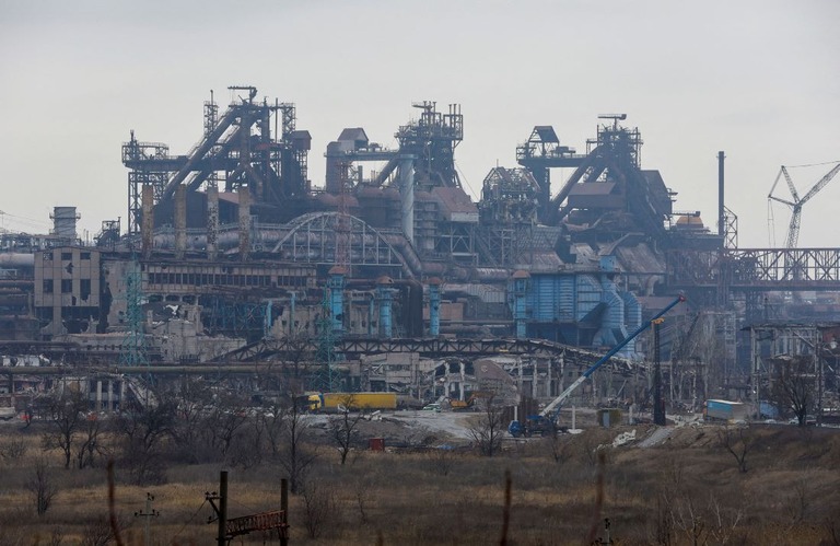 マリウポリの製鉄所は抵抗の象徴となったほか、ロシア軍が市内に進攻する際の最後のとりでの役割を果たしていた/Alexander Ermochenko/Reuters/FILE