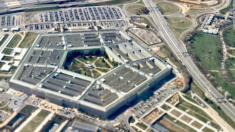 米空軍は、今会計年度が終わる９月末まで転勤や賞与の支給を停止すると発表した/Daniel Slim/AFP/Getty Images/FILE