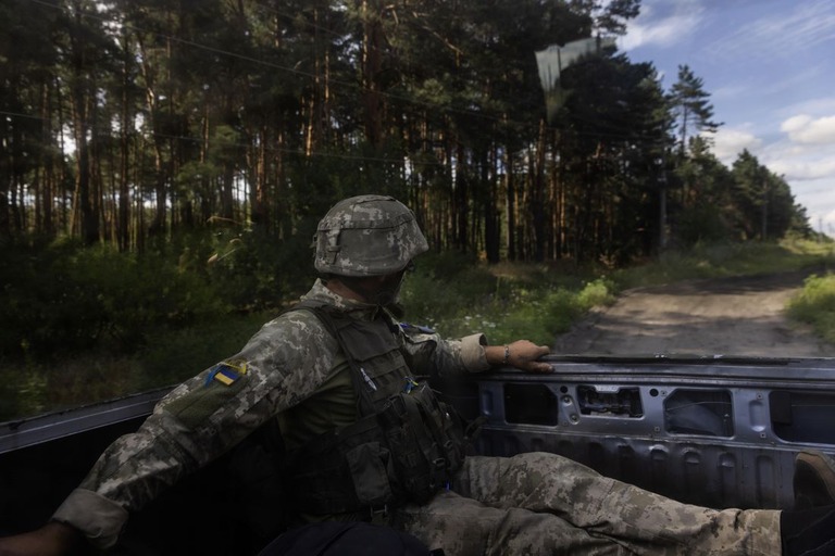 ウクライナ東部戦線での戦闘はやや激しさを増しており、双方の陣地が劇的に変化しているという/Daniel Carde/Anadolu Agency/Getty Images