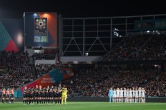 サッカー女子Ｗ杯、ニュージーランドで開幕　銃撃の犠牲者に黙とう
