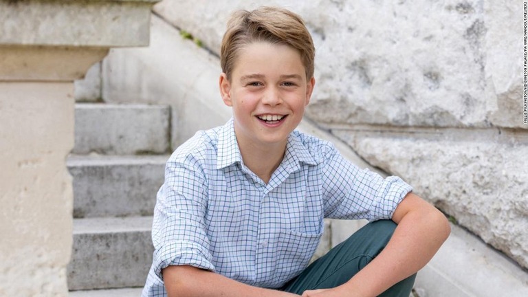 英王室が１０歳の誕生日を迎えるジョージ王子の写真を公開した/Millie Pilkington/Kensington Palace/PA Wire/Handout/Reuters