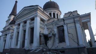 ロシア軍の攻撃により大きく損傷したウクライナ正教会の大聖堂＝２３日、ウクライナ南部オデーサ