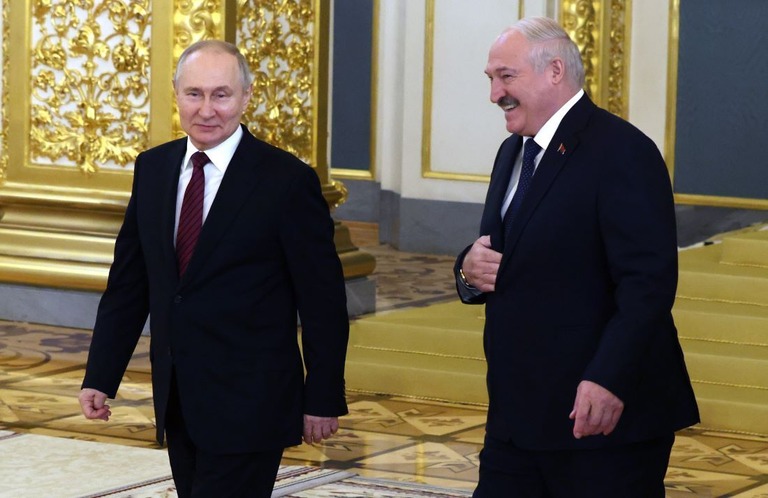 ロシアのプーチン大統領とベラルーシのルカシェンコ大統領（右）/Contributor/Getty Images