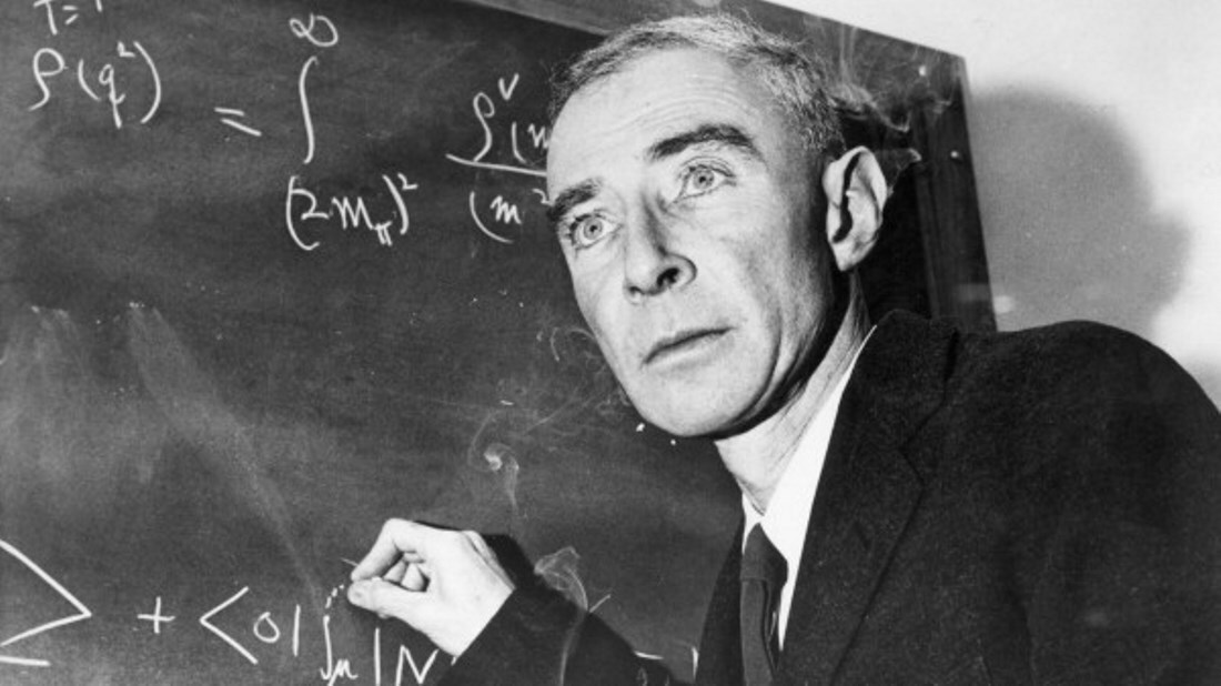 米国の物理学者、J・ロバート・オッペンハイマーはしばしば「原子爆弾の父」と称される/Ullstein bild/Getty Images