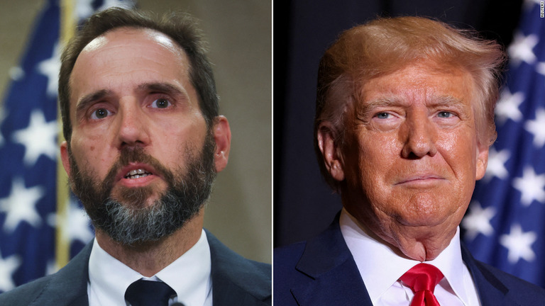 ジャック・スミス特別検察官（左）とトランプ前米大統領/Reuters