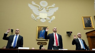 公聴会に出席し証言に立つ米軍の退役軍人３人