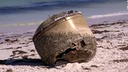 豪西岸に漂着した「なぞの円筒」、インドのロケット残骸と断定