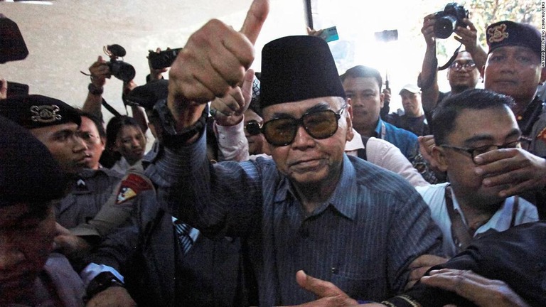 イスラム聖職者のパンジ・グミラン容疑者＝１日、インドネシア・ジャカルタ/ Antara Foto/Reno Esnir/Reuters