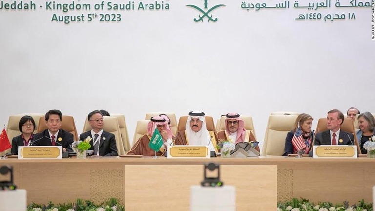 ジッダで開催された和平会議に出席した各国の代表団ら/Saudi Press Agency/Reuters