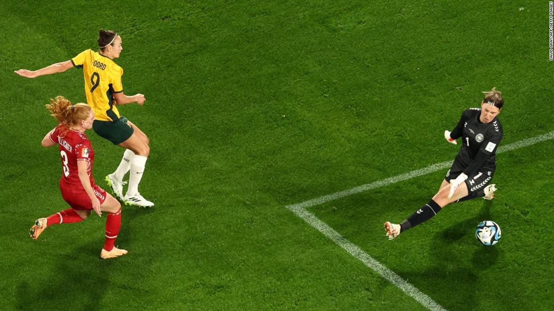 先制ゴールを決めるオーストラリアのケイトリン・フォード/David Gray/AFP/Getty Images