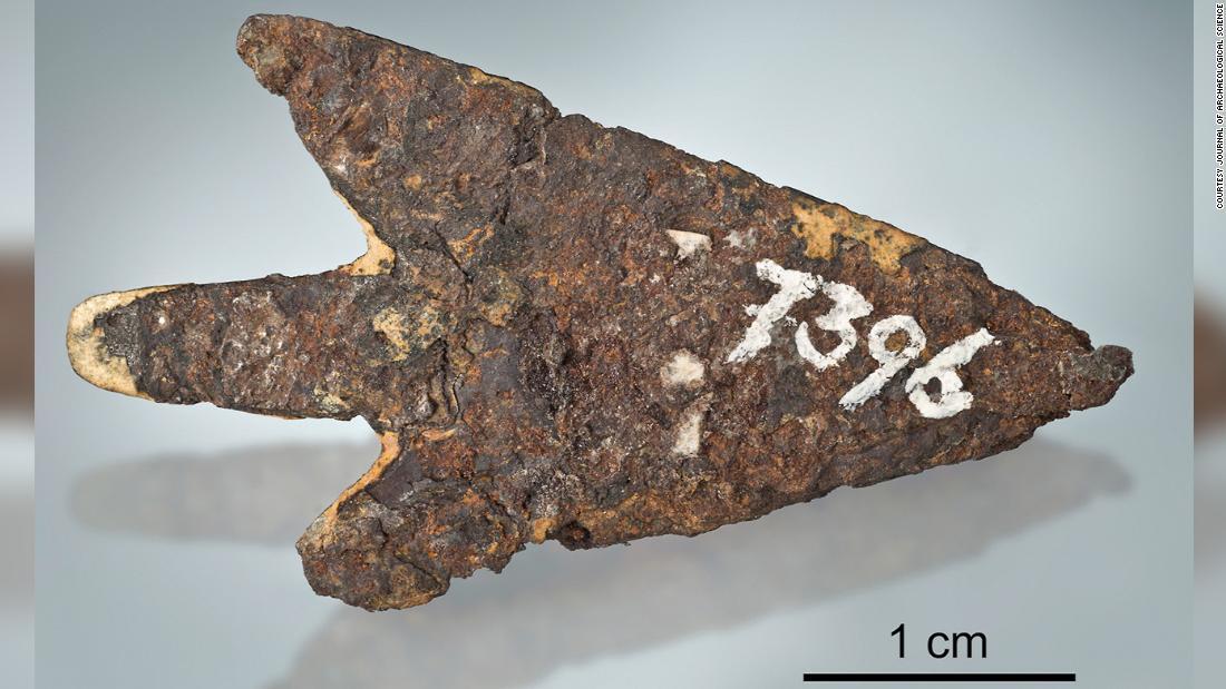 スイス・メーリゲンで見つかった隕鉄製の矢じり。紀元前９００～８００年に遡るという
