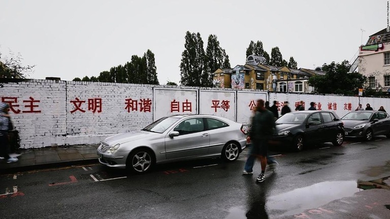 中国共産党の社会主義の核心的価値観が書かれた壁/@yiqueart/Instagram