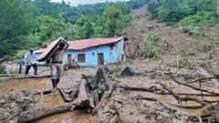豪雨で４１人死亡、２０人あまりが倒壊した寺院の下敷きに　インド
