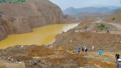 ミャンマーのヒスイ鉱山で土砂崩れ、死者３２人