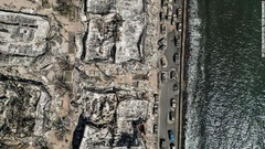 焼け落ちた建物や車両を捉えたラハイナの空撮画像＝８月１１日