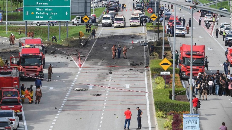 墜落現場となったマレーシア首都クアラルンプールの高速道路/Muhammad Lutfi/AFP/Getty Images