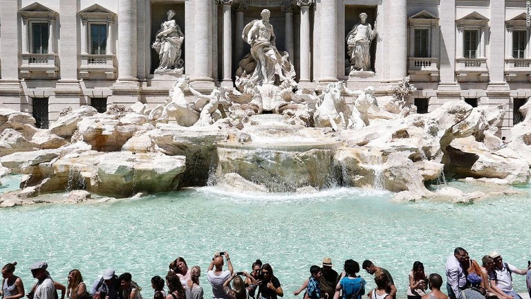 イタリア・ローマの観光名所「トレビの泉」/Getty Images