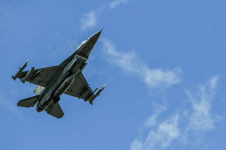 ウクライナのゼレンスキー大統領は、オランダ供与のＦ１６戦闘機は４２機だと明らかにした/Joaquin Sarmiento/AFP/Getty Images/File