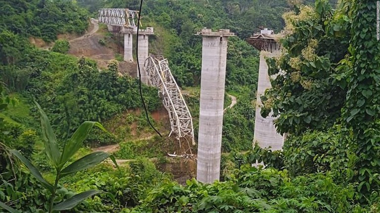 インド・ミゾラム州で建設中の橋が崩落し、死傷者が出た/Chief Minister Zoramthanga